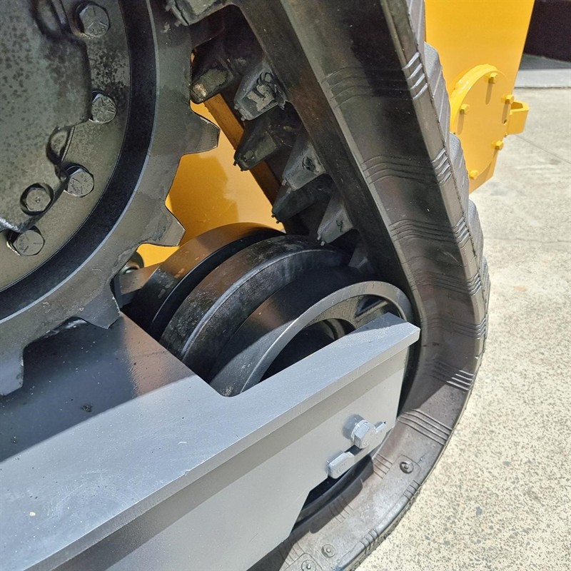 AS75GT Skid Steers image 17