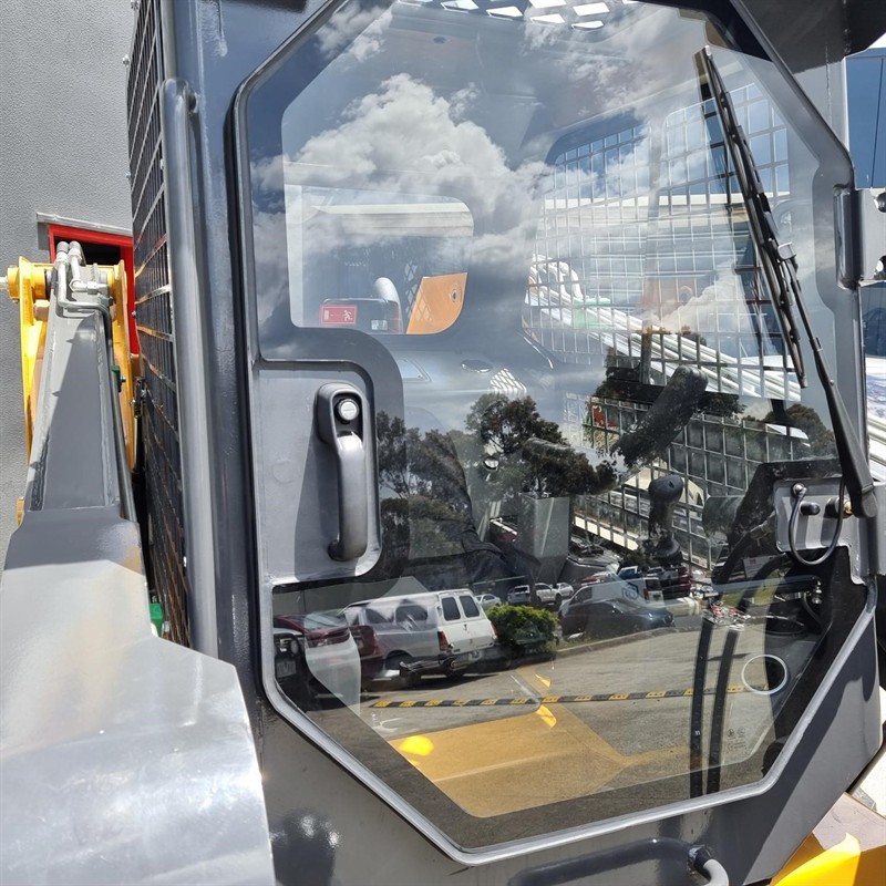 AS75GT Skid Steers image 30