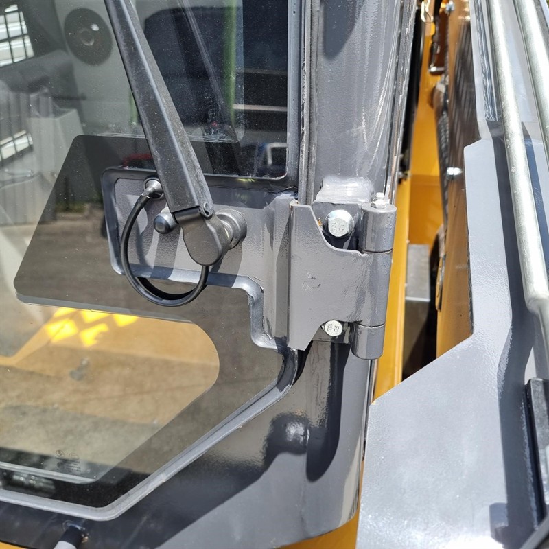 AS75GT Skid Steers image 31