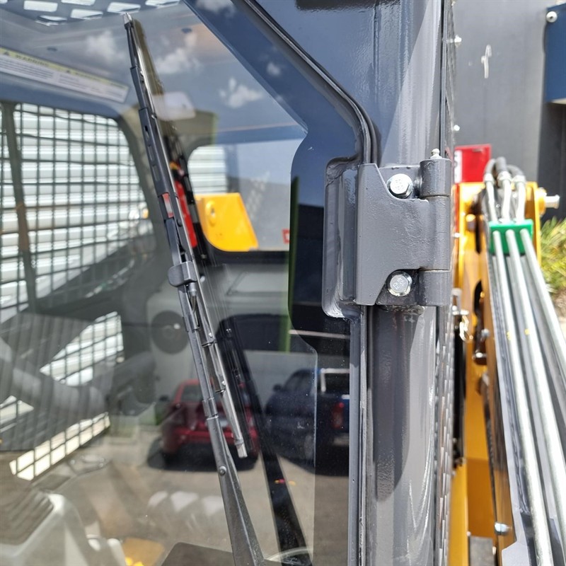 AS75GT Skid Steers image 33