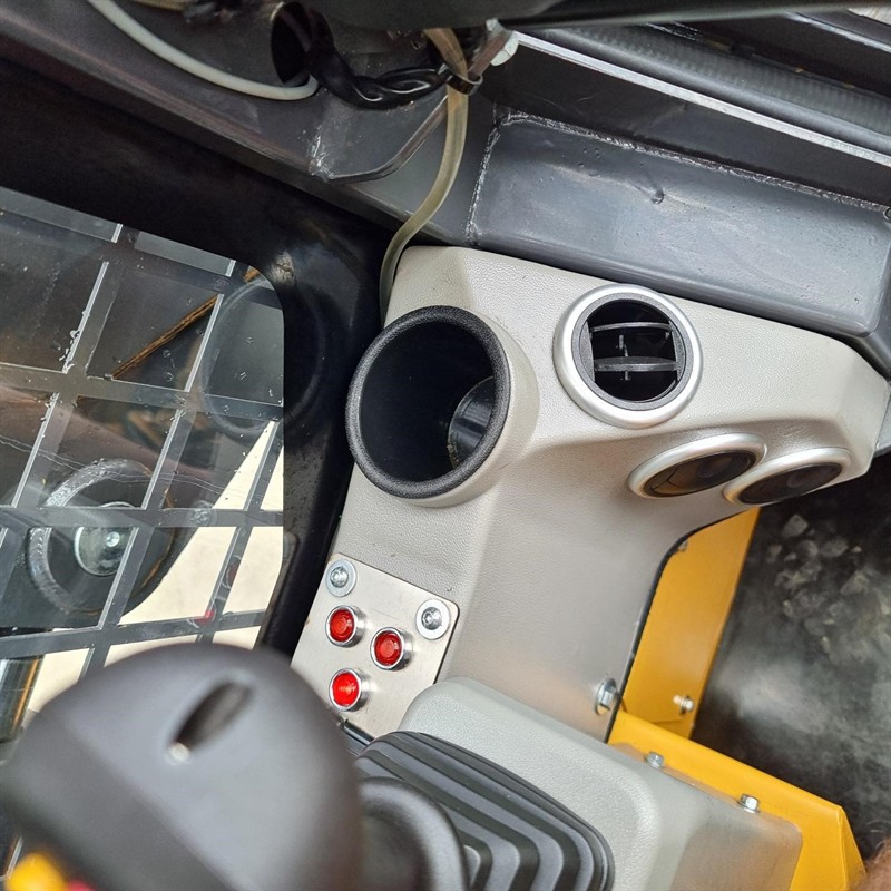 AS75GT Skid Steers image 55