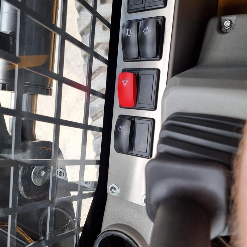 AS75GT Skid Steers image 60