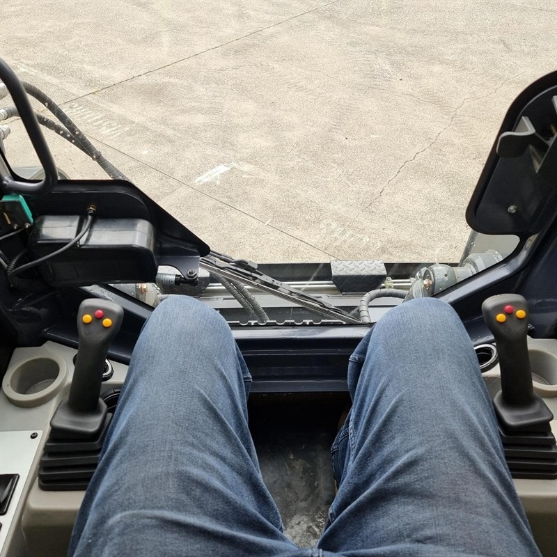 AS85GT Skid Steers image 23