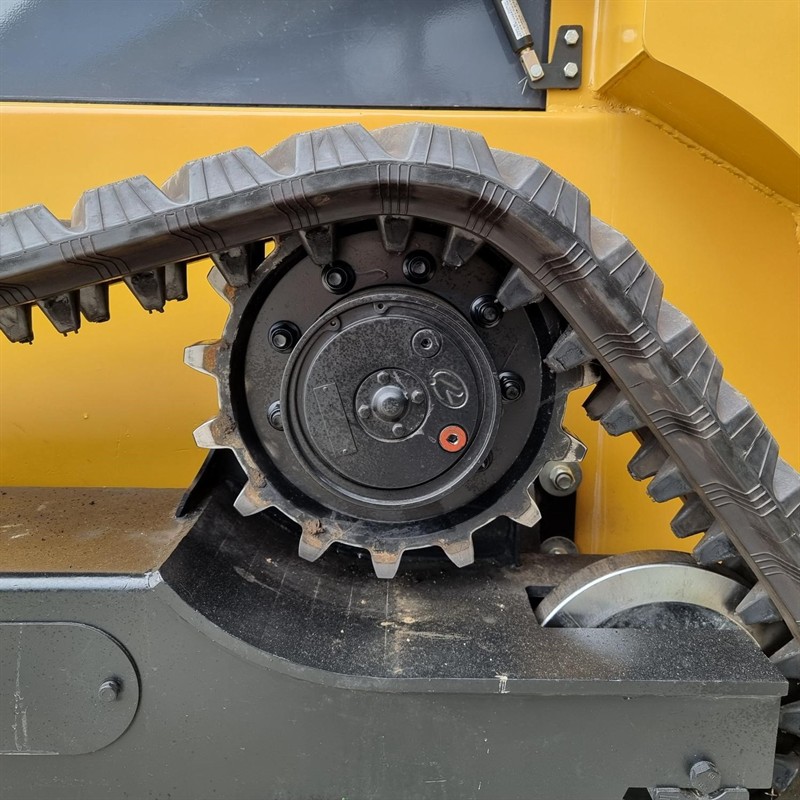 AS85GT Skid Steers image 29