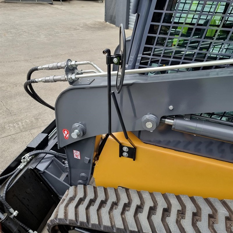 AS85GT Skid Steers image 32