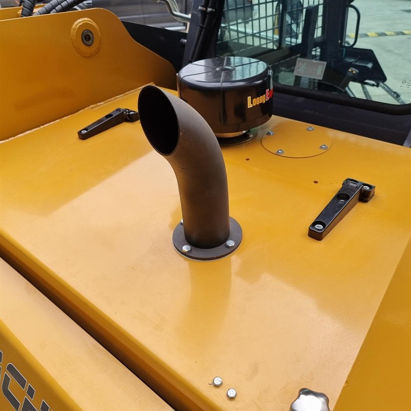 AS85GT Skid Steers image 39