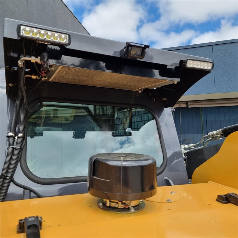 AS85GT Skid Steers image 55