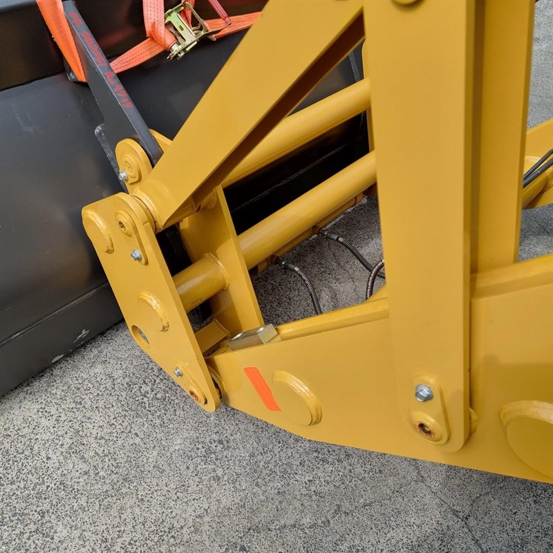 AB388C-II 8 Tonne Backhoe image 10