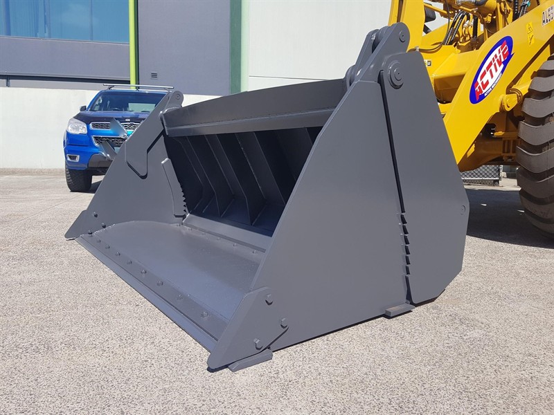 4 in 1 buckets Attachments image 4