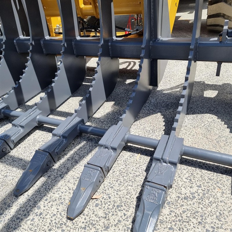 AL926F Grapple Bucket Attachments image 19