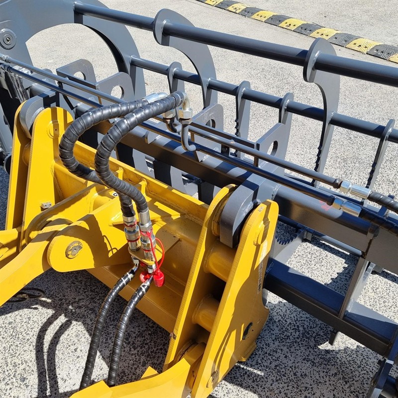 Grapple Bucket 936-938-948 Attachments image 16