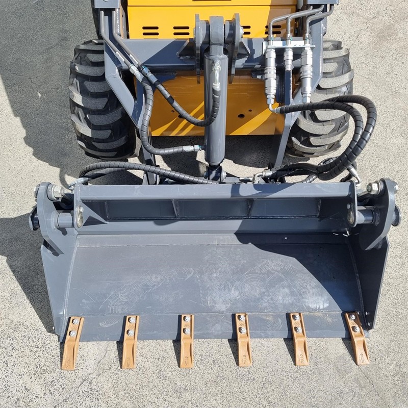 AM234PW Commando Mini Skidsteers image 6