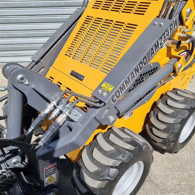 AM234PW Commando Mini Skidsteers image 7