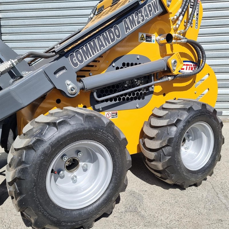 AM234PW Commando Mini Skidsteers image 8