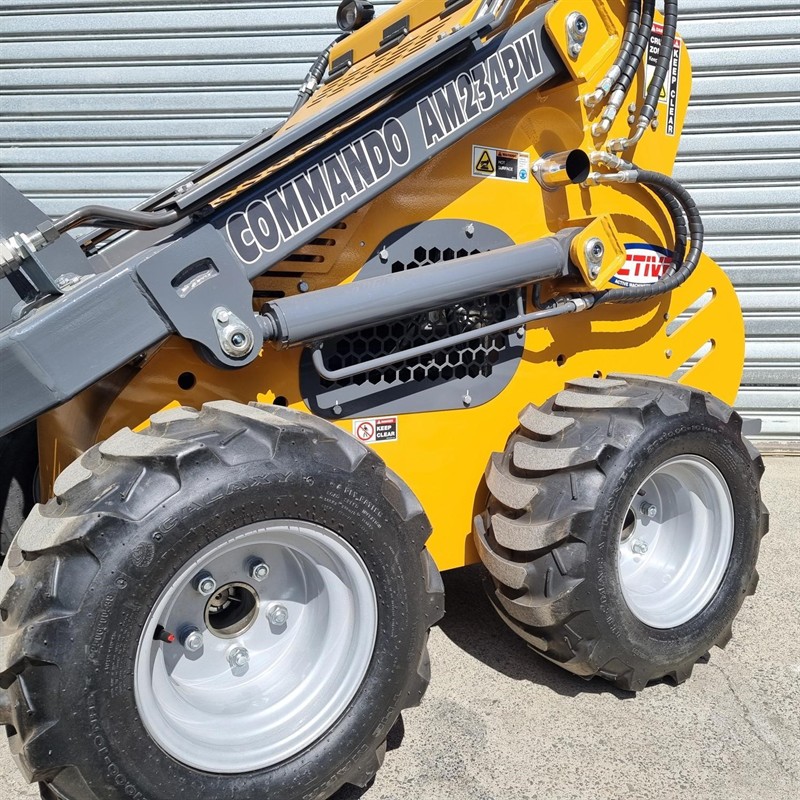 AM234PW Commando Mini Skidsteers image 9