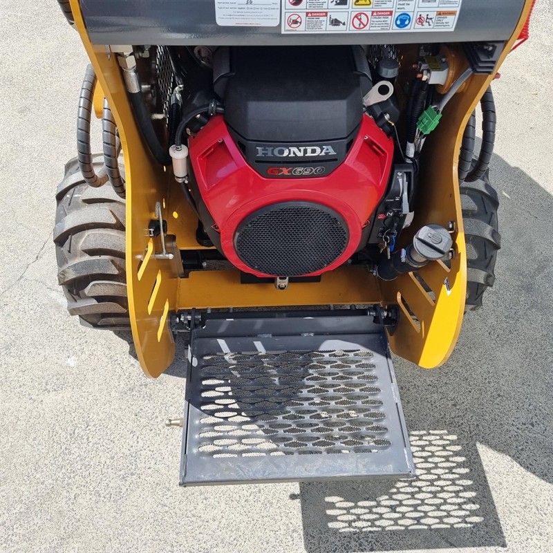 AM234PW Commando Mini Skidsteers image 10