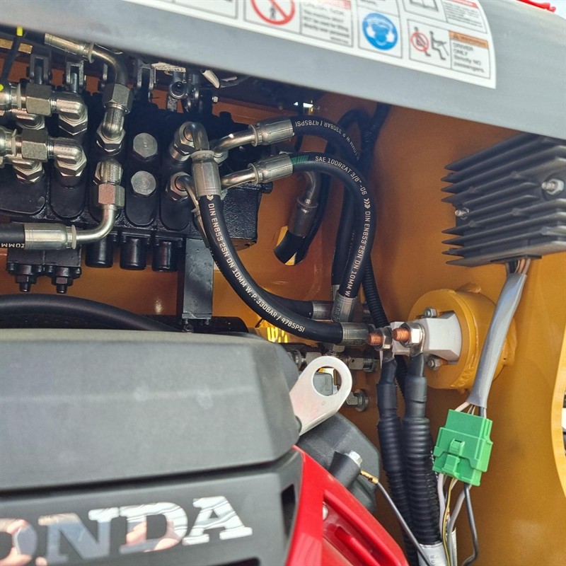 AM234PW Commando Mini Skidsteers image 13