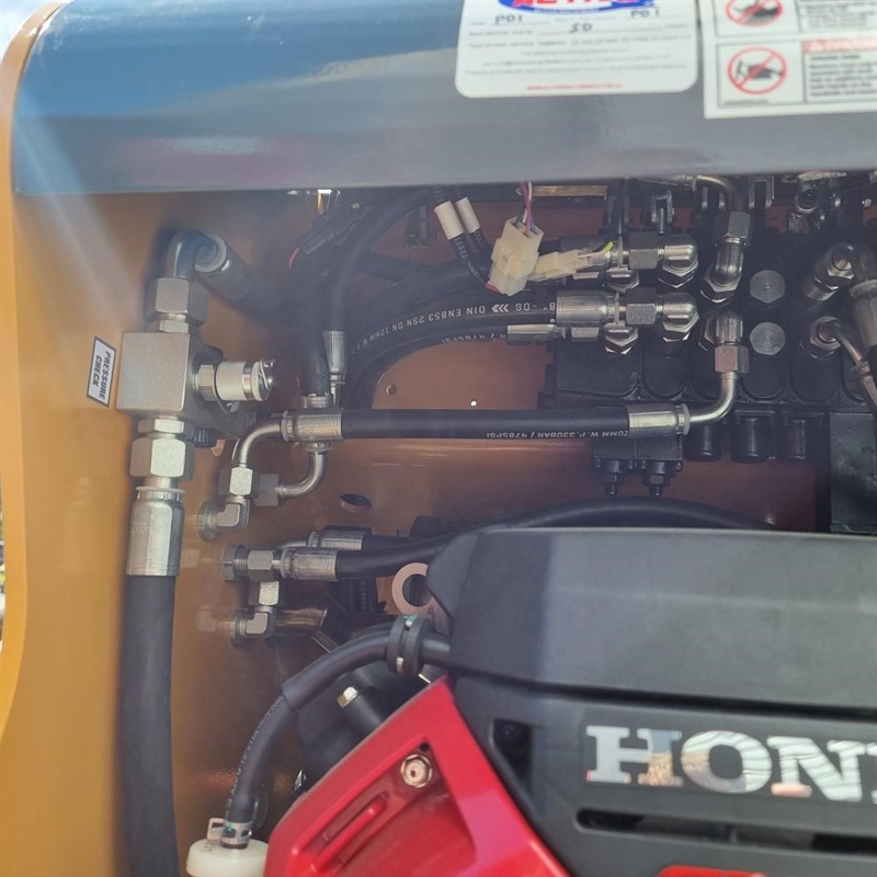 AM234PW Commando Mini Skidsteers image 14