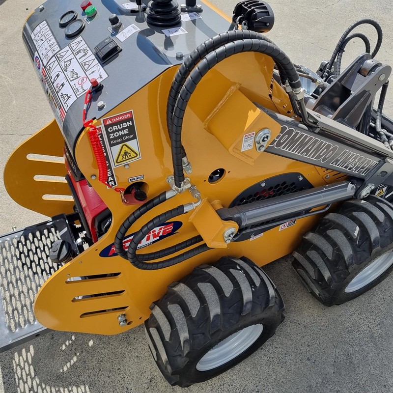 AM234PW Commando Mini Skidsteers image 16