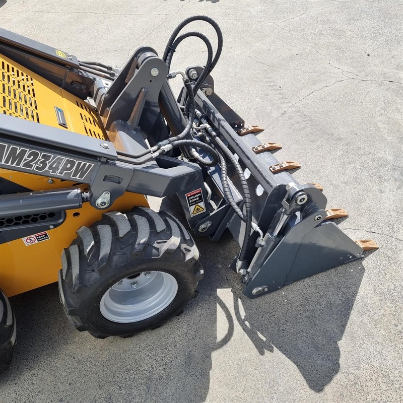 AM234PW Commando Mini Skidsteers image 17