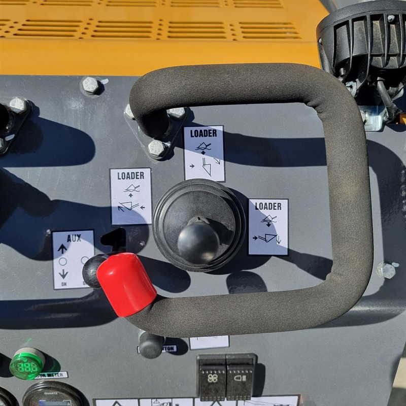 AM234PW Commando Mini Skidsteers image 21