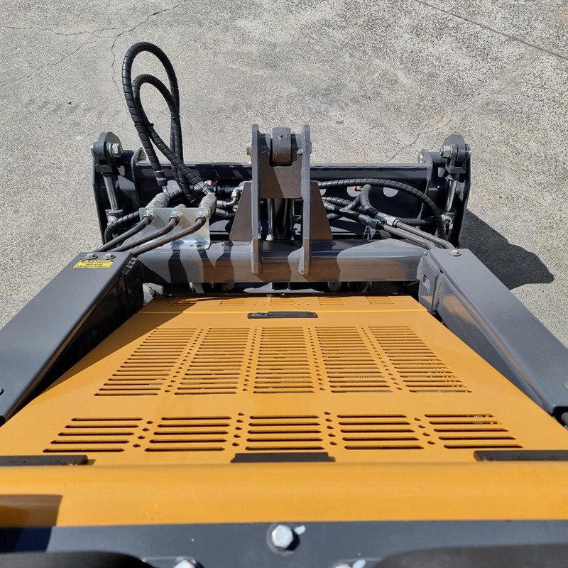 AM234PW Commando Mini Skidsteers image 22