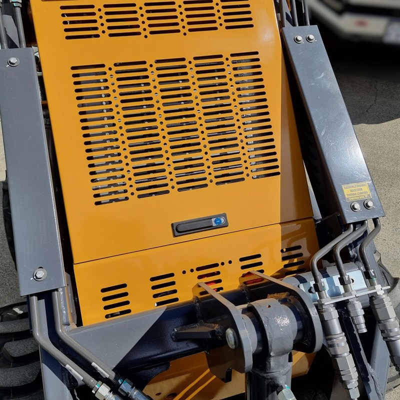 AM234PW Commando Mini Skidsteers image 23