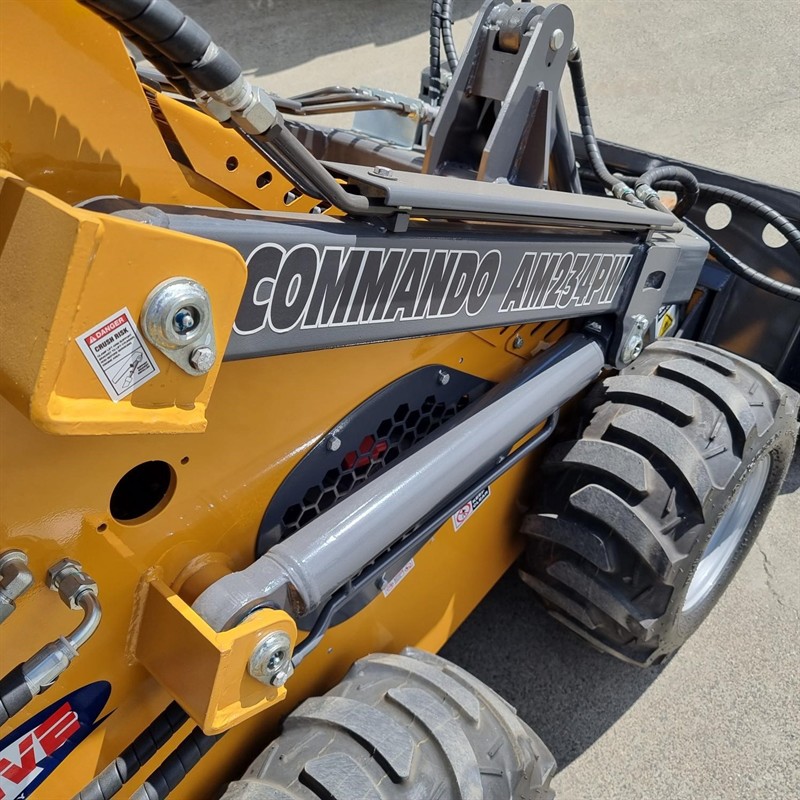 AM234PW Commando Mini Skidsteers image 25