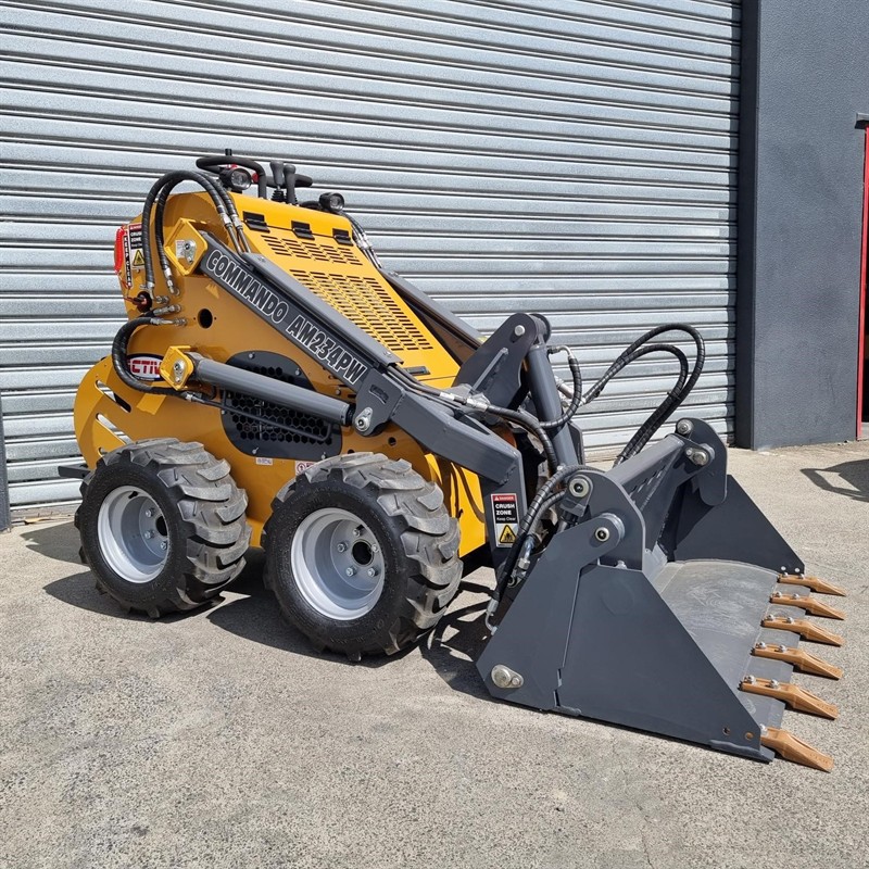 AM234PW Commando Mini Skidsteers image 29