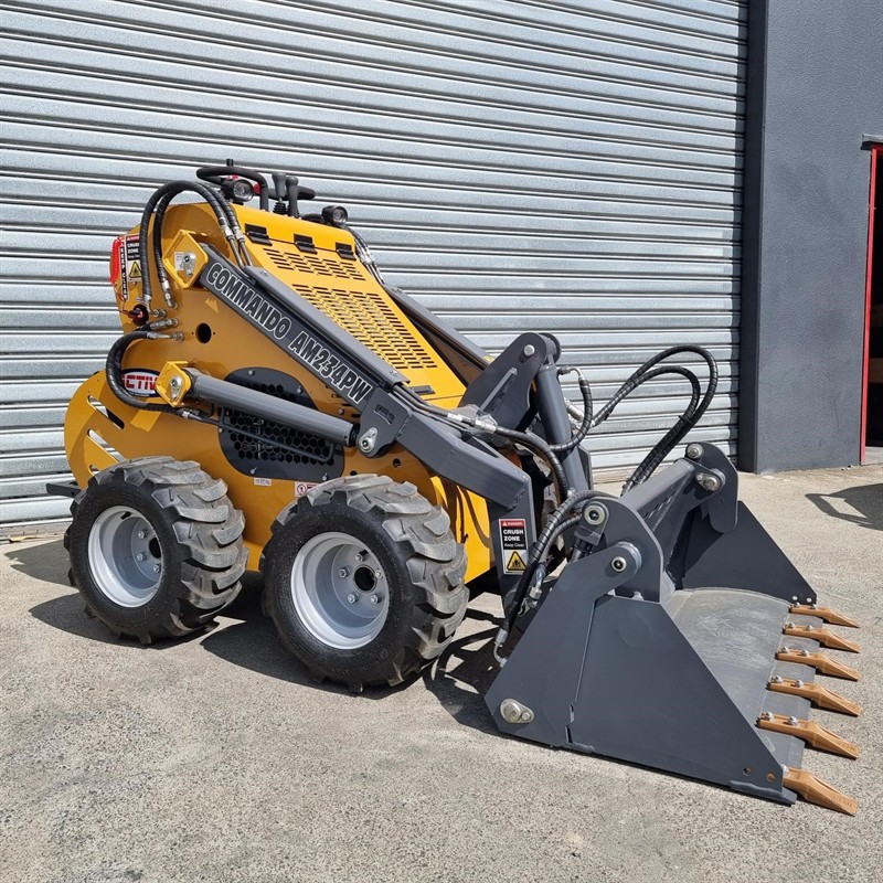 AM234PW Commando Mini Skidsteers image 31