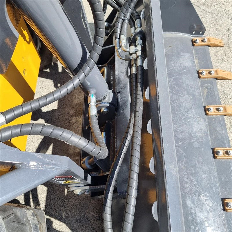 AM234PW Commando Mini Skidsteers image 34