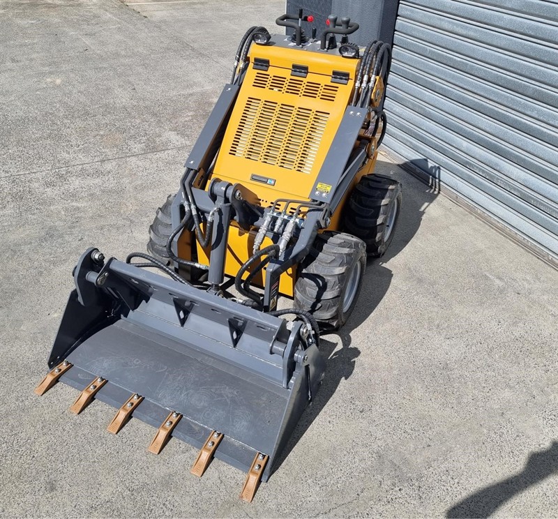 AM234PW Commando Mini Skidsteers image 36