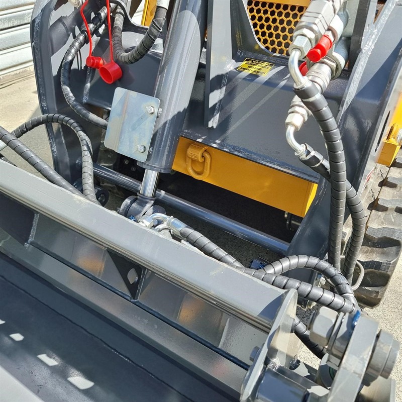 AM334DT Commando Mini Skidsteers image 7