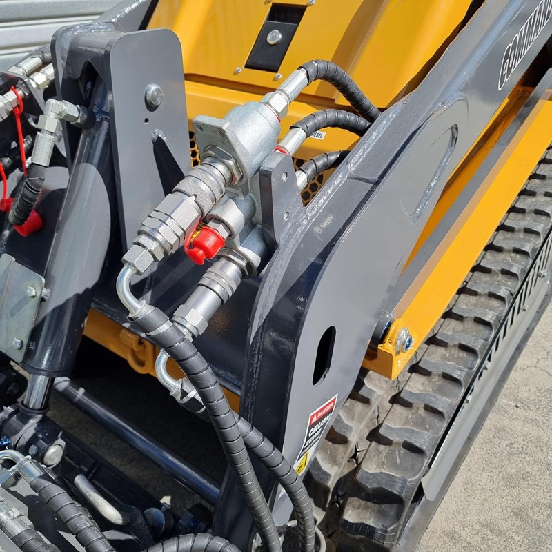 AM334DT Commando Mini Skidsteers image 8