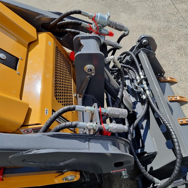 AM334DT Commando Mini Skidsteers image 11