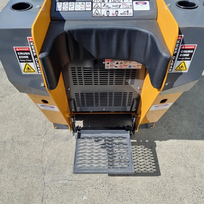 AM334DT Commando Mini Skidsteers image 15