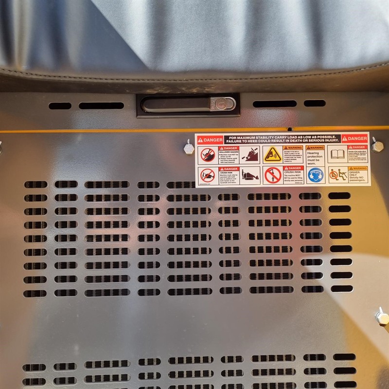 AM334DT Commando Mini Skidsteers image 17