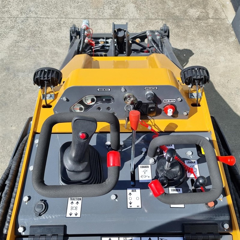 AM334DT Commando Mini Skidsteers image 22