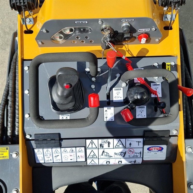 AM334DT Commando Mini Skidsteers image 23