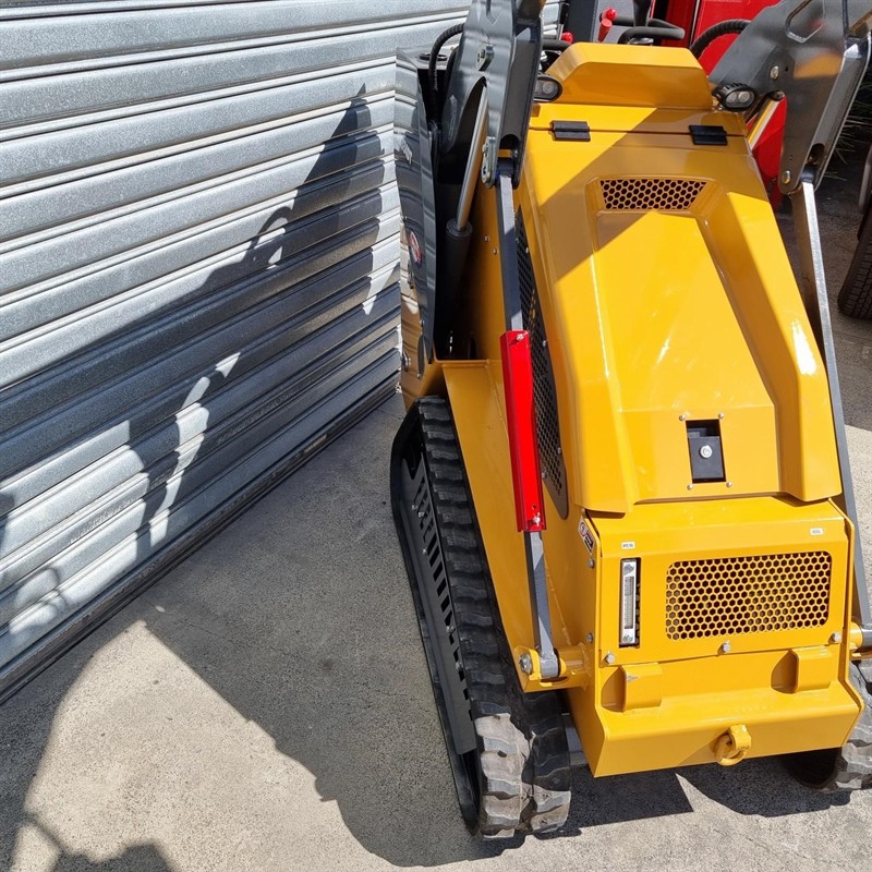 AM334DT Commando Mini Skidsteers image 52