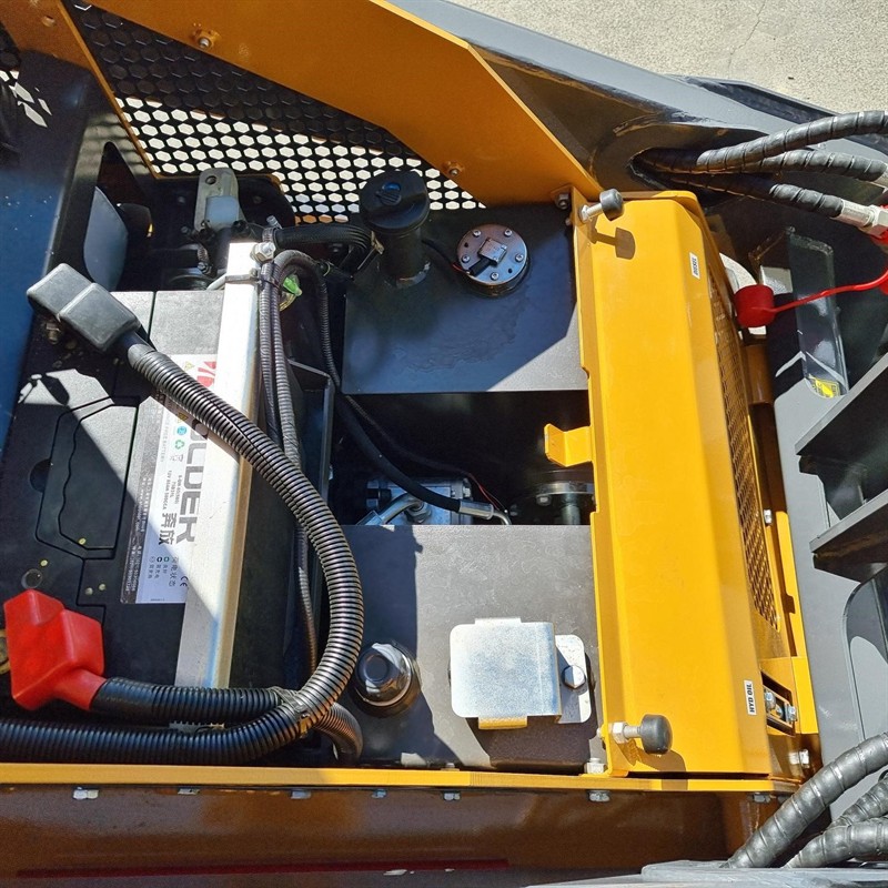 AM334DT Commando Mini Skidsteers image 73