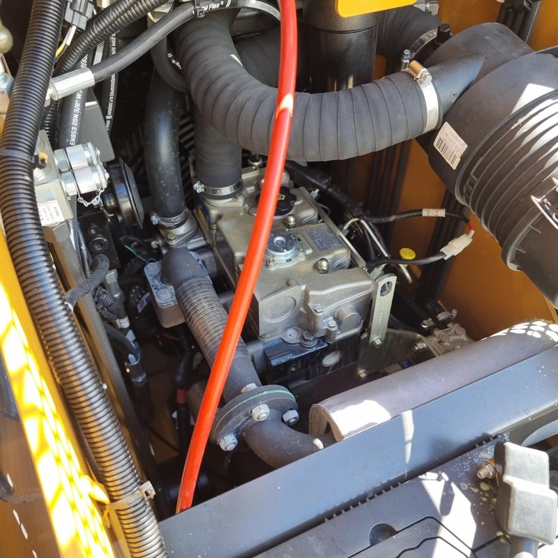 AM334DT Commando Mini Skidsteers image 74