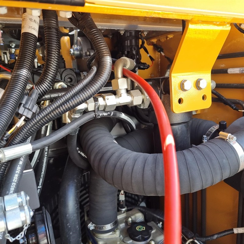 AM334DT Commando Mini Skidsteers image 75