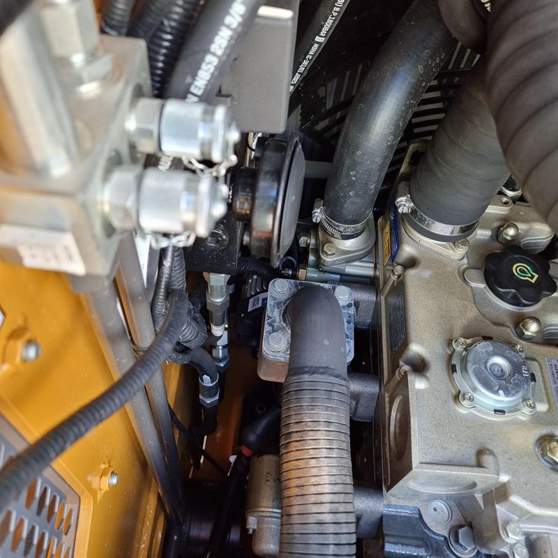 AM334DT Commando Mini Skidsteers image 78