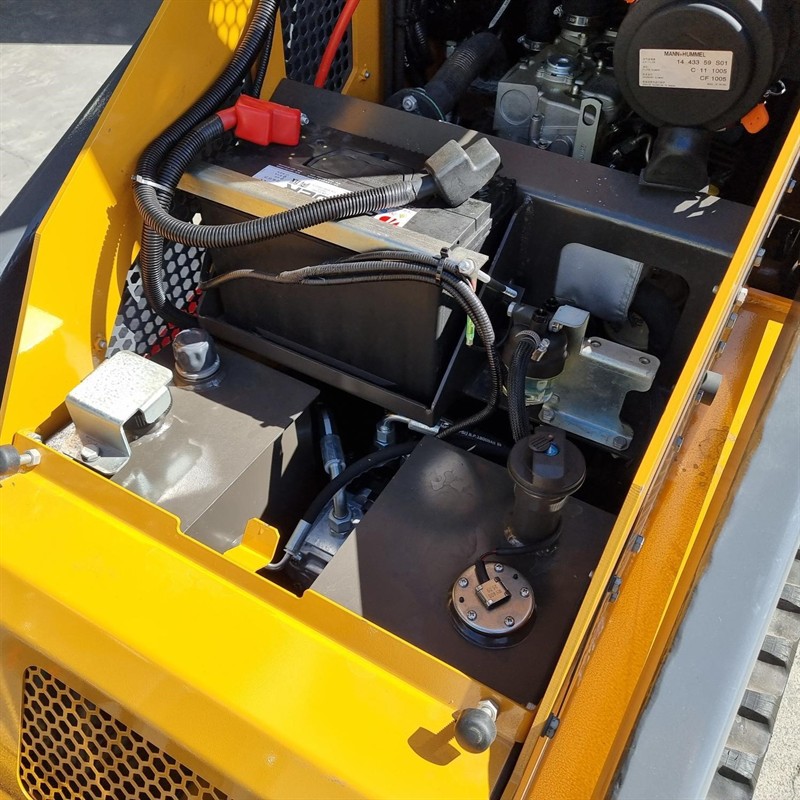 AM334DT Commando Mini Skidsteers image 79