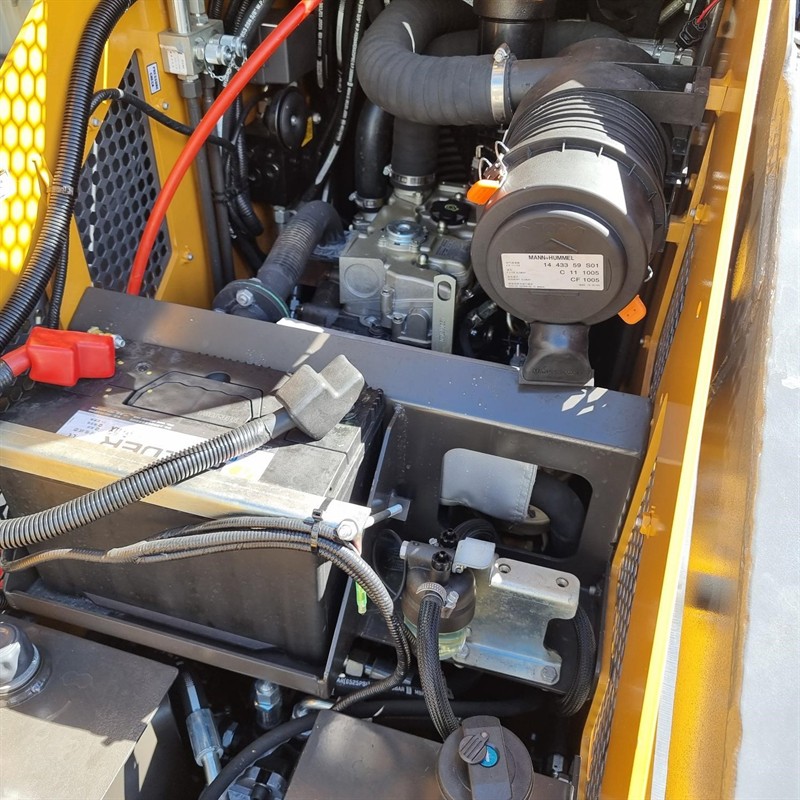 AM334DT Commando Mini Skidsteers image 80