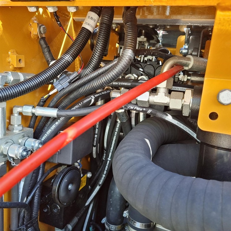 AM334DT Commando Mini Skidsteers image 82