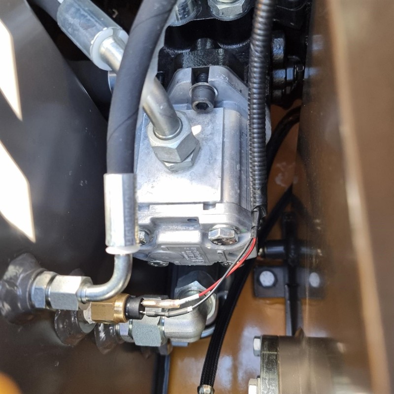 AM334DT Commando Mini Skidsteers image 85