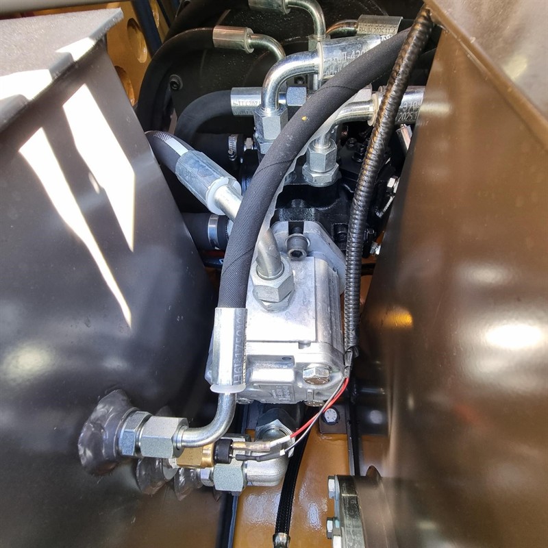 AM334DT Commando Mini Skidsteers image 86