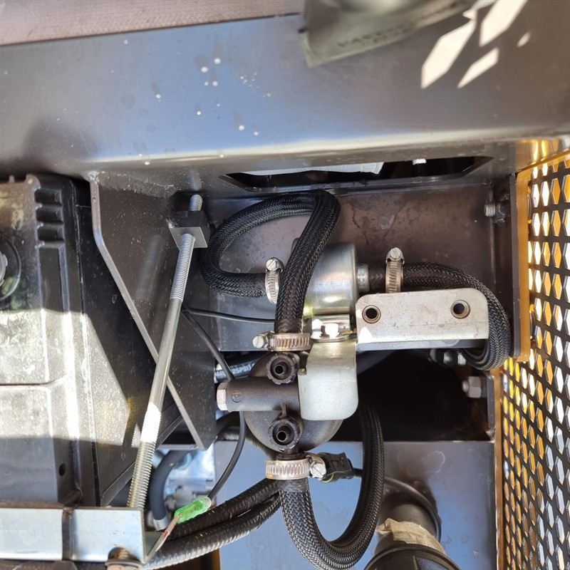 AM334DT Commando Mini Skidsteers image 89